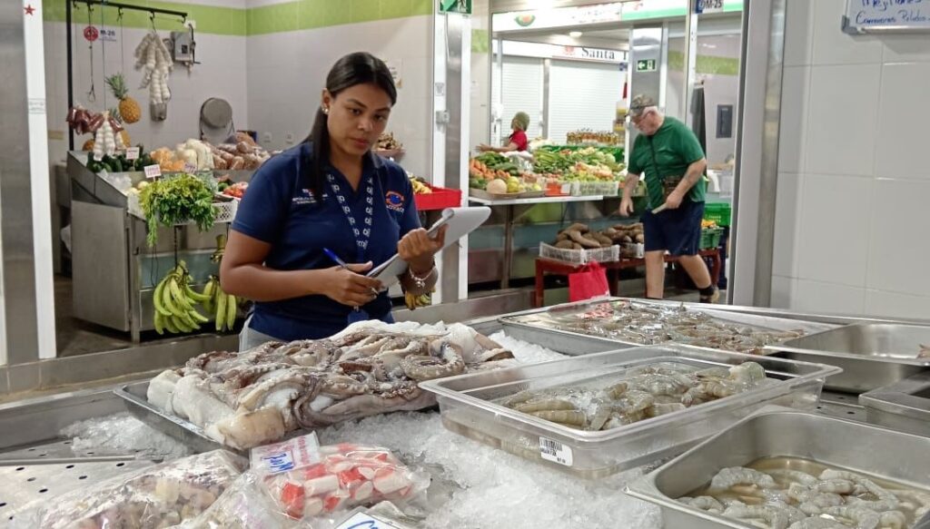 7 - Verificación de precios a la vista de productos del mar