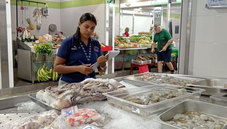 7 - Verificación de precios a la vista de productos del mar