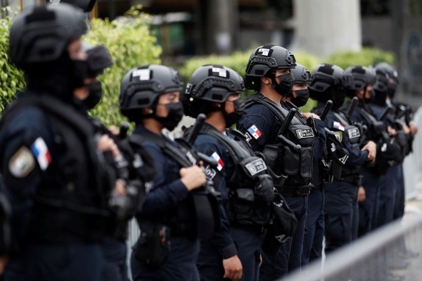 manifestantes-y-policias-se-enfrentan-aniversario-del-gobierno-panama